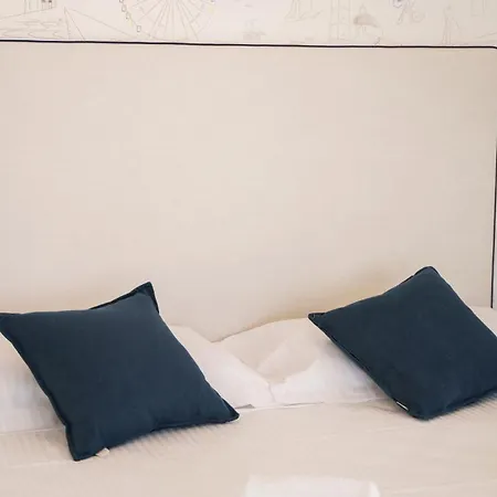 Welcomely - Seamphony Light Apartment